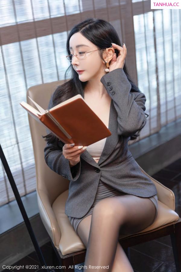 允薾  [XiuRen]高清写真图 2021.10.15 No.4072 允薾第13张图片